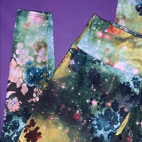 Onzie Yoga Pants - Picture 2 of 7